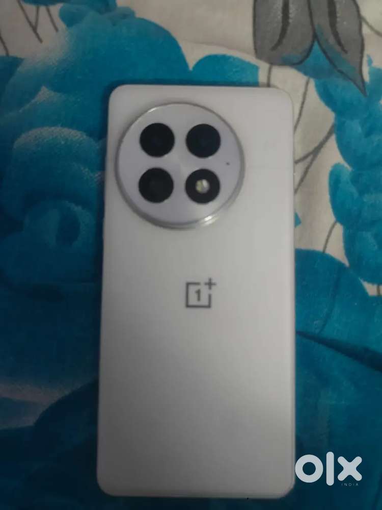 Im selling my new cell phone in mint condition