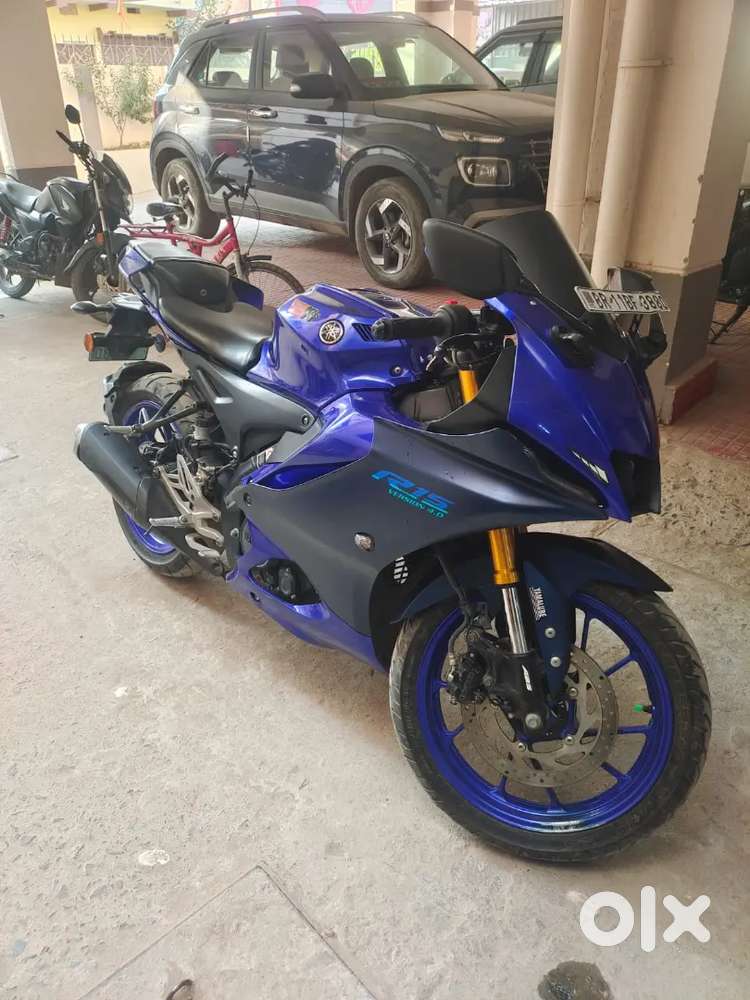 V4 racing blue