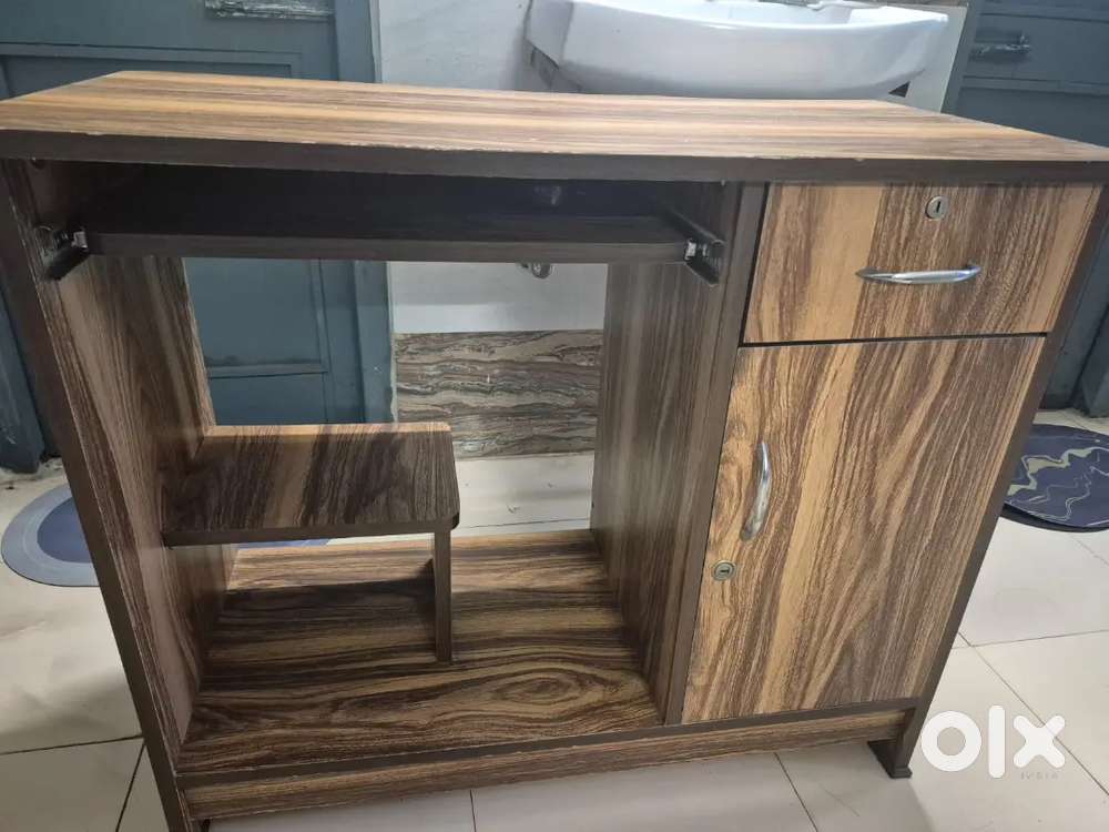 Computer table