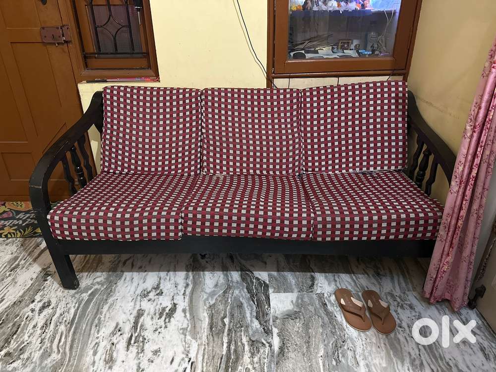 3 seater sofa with cushion and 2 sets of cushion cover red and blue