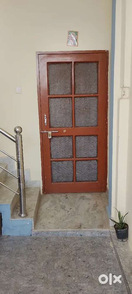 2 bhk room near ahmamau chauraha arjungunj 1 km plassio mall