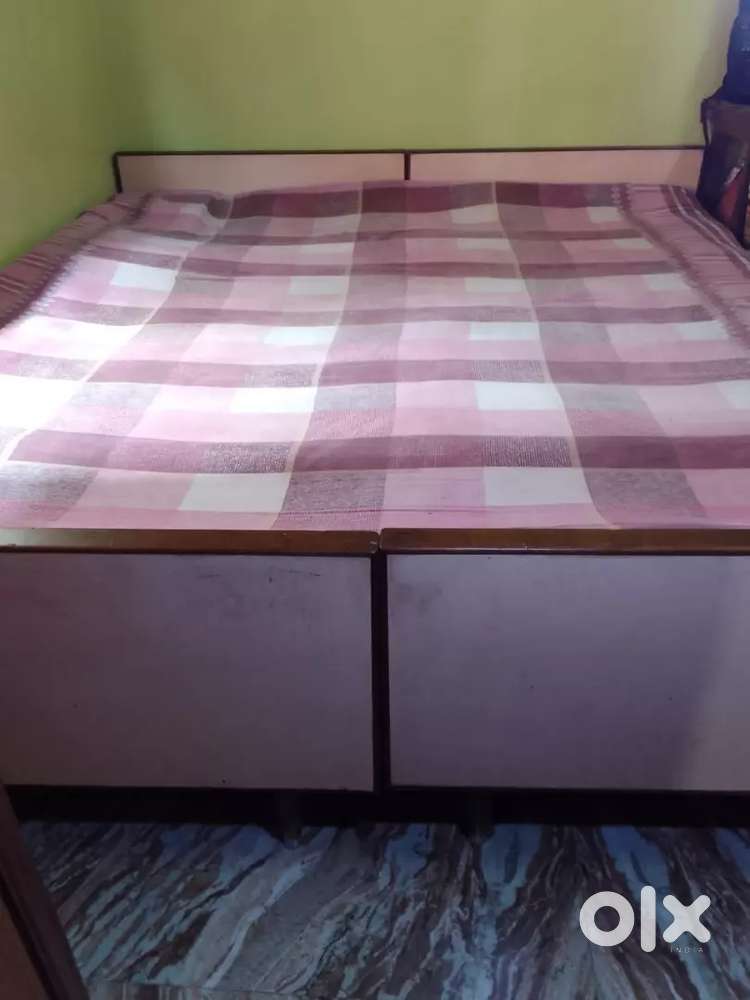 WOODEN BED