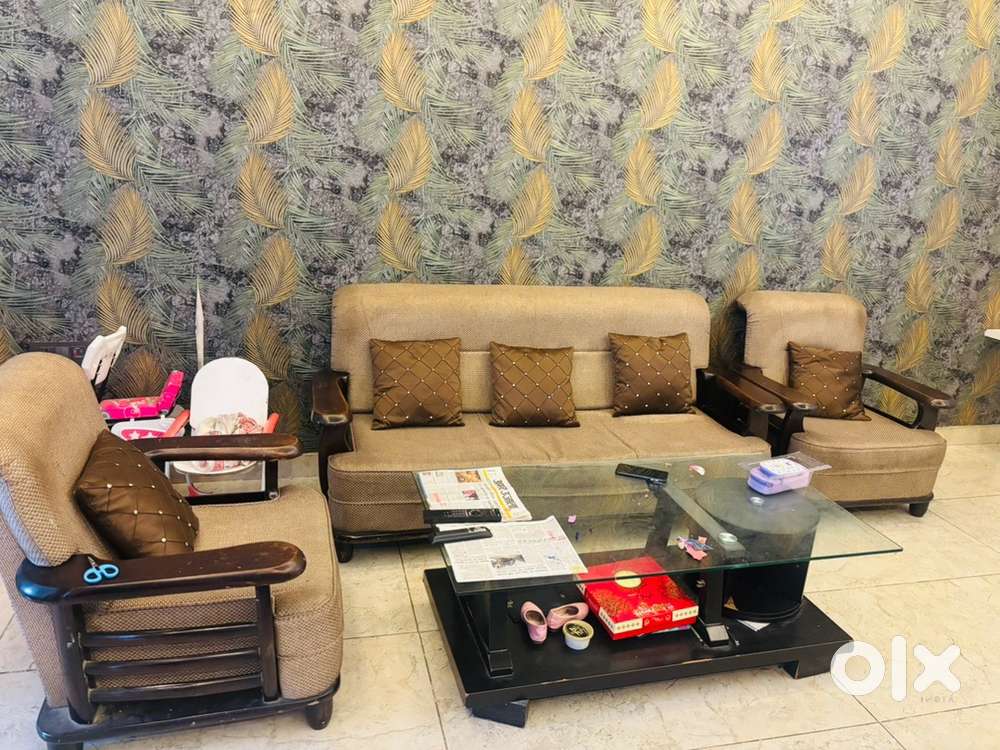 3+1+1 Pure sagvaan wood Sofa set 5 seater good condition