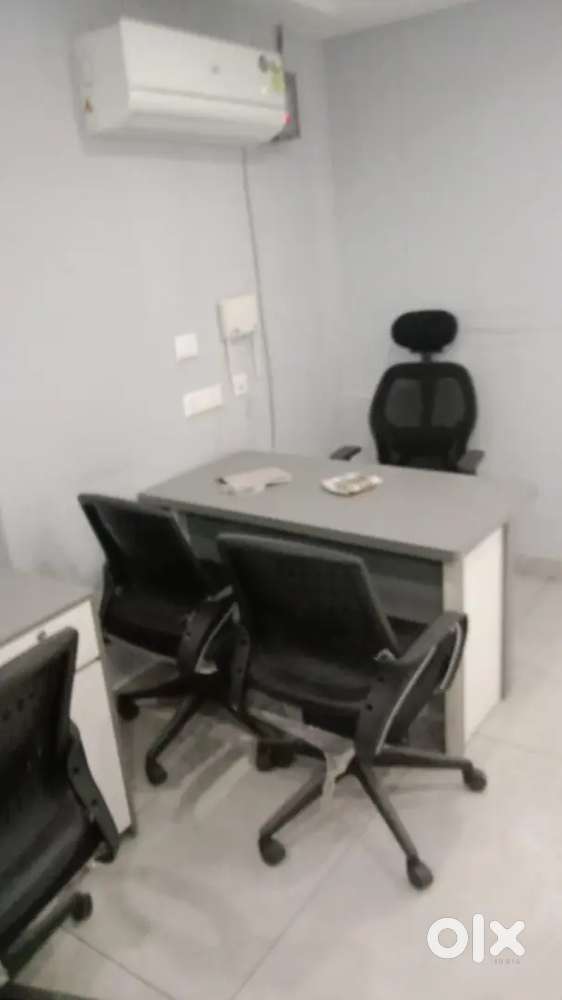 650 sq ft Fully Furnished Office Space