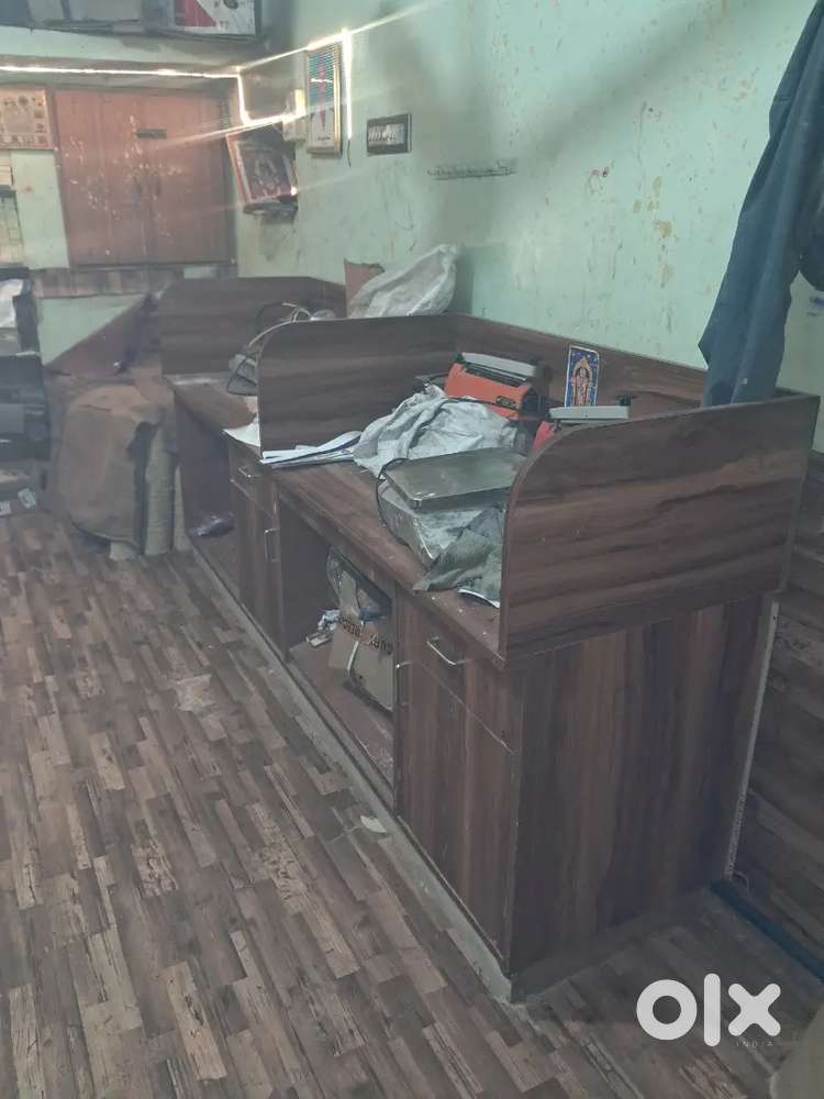 COMPUTER TABLE