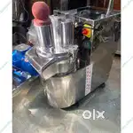 Vegetable cutting machine
