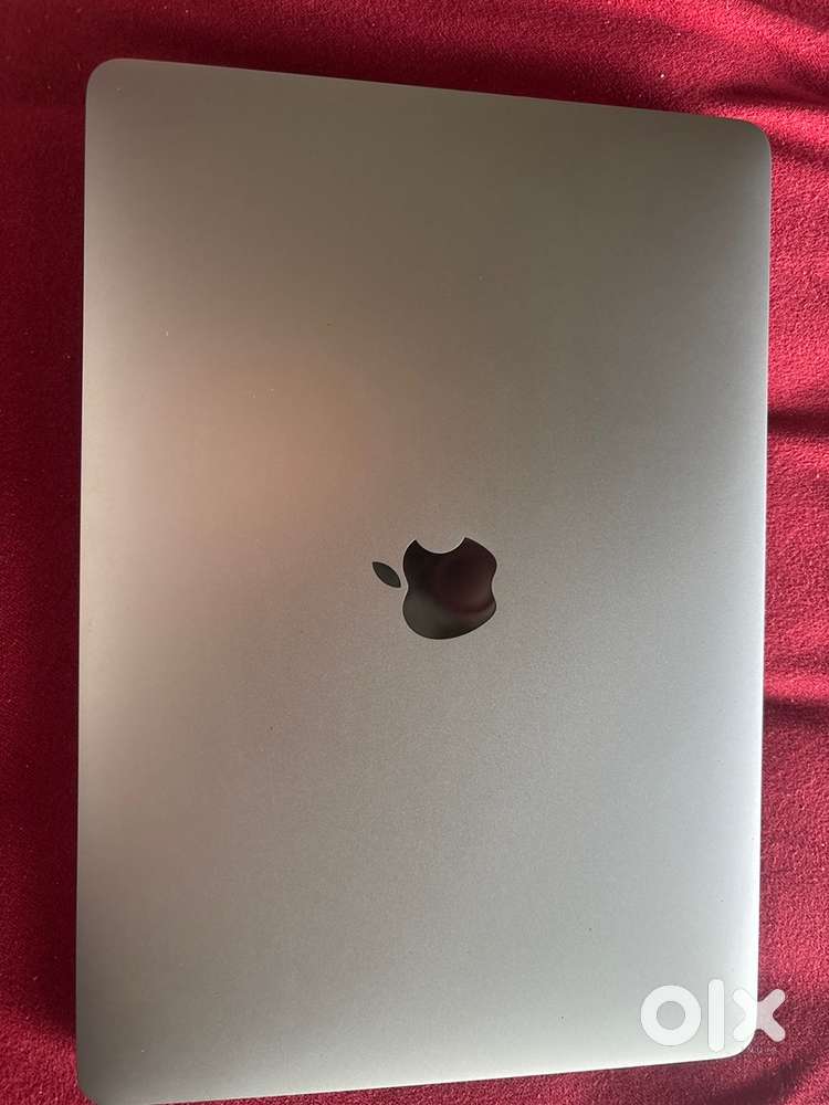 Apple MacBook chip M1 .8,256gb 13inch