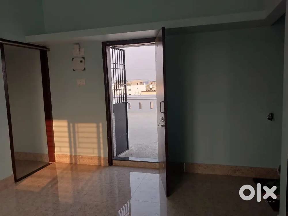 1 bhk spacious well ventilated room in a peaceful environment.