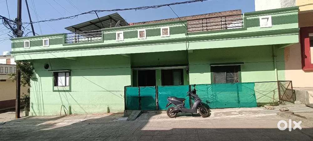 मेट्रो स्टेशन के नजदीक सिद्धार्थ नगर गांधीनगर में सुपर कॉरिडोर के पास