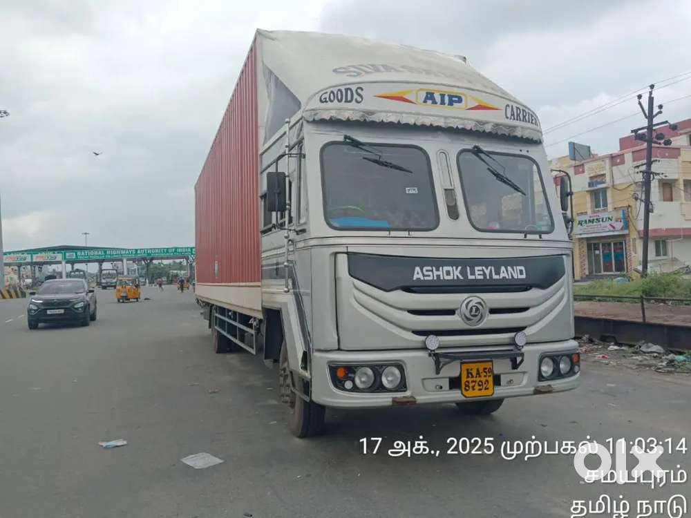 32ft SXL DRIVER WANTED