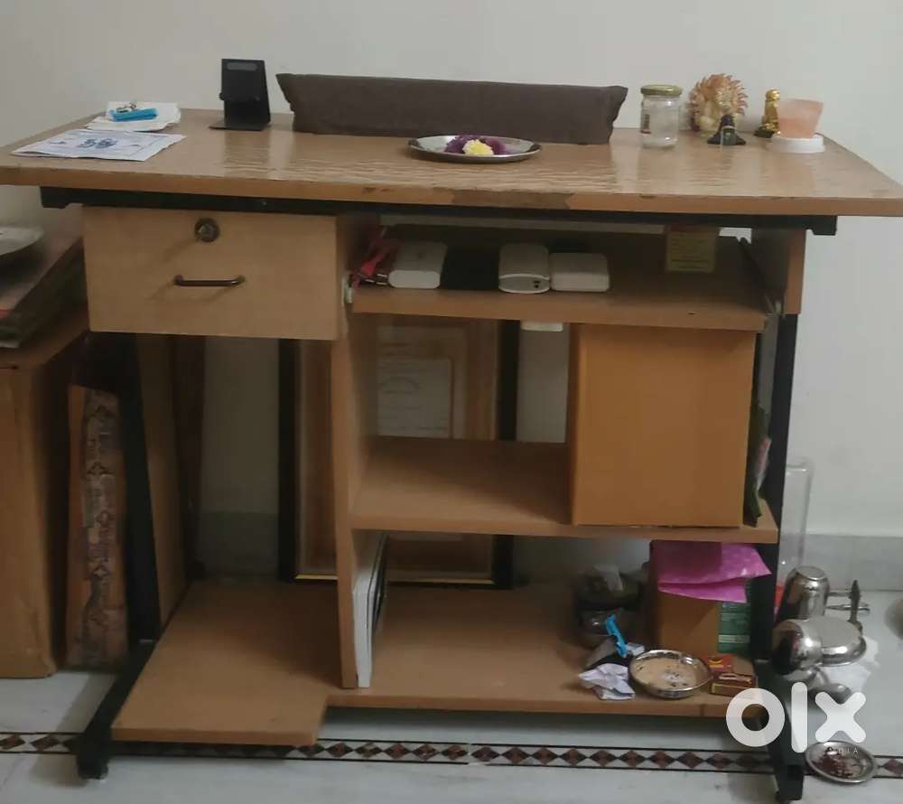 Computer table for sale for Rs. 300