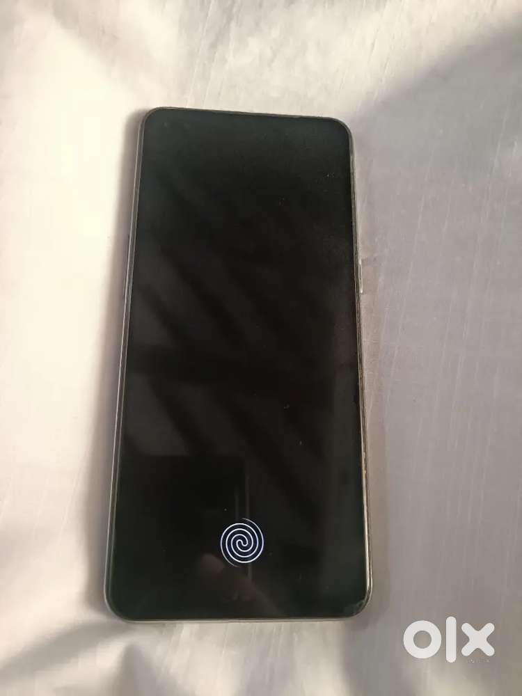F17 pro 8gb