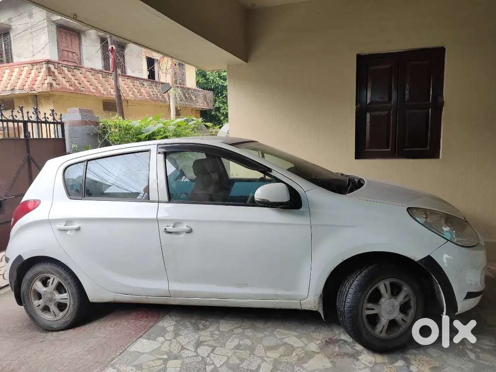 Hyundai i20 2010 Petrol Well Maintained 5New Tyres With Dual Colour