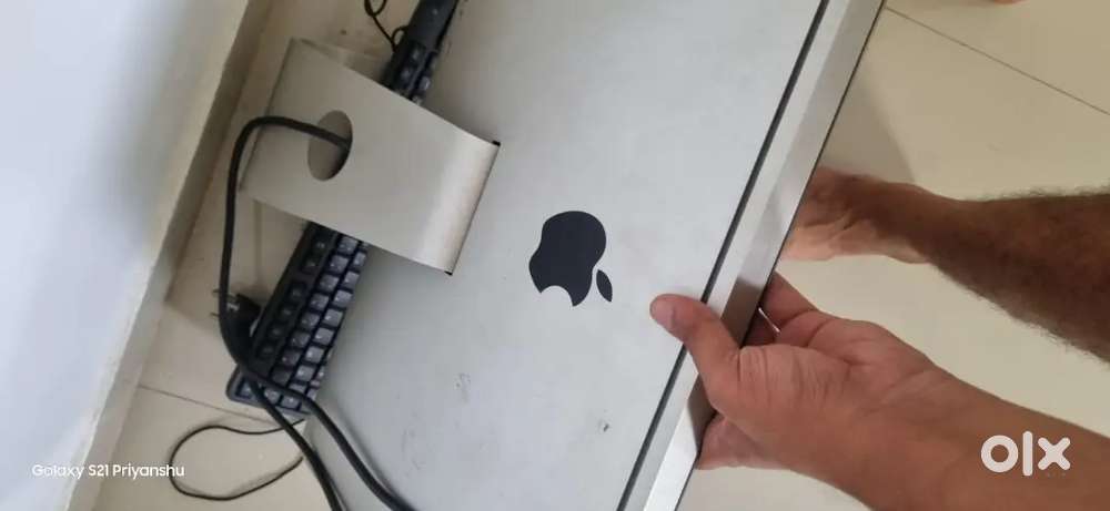 Urgent selling Apple computer 2017 modal
