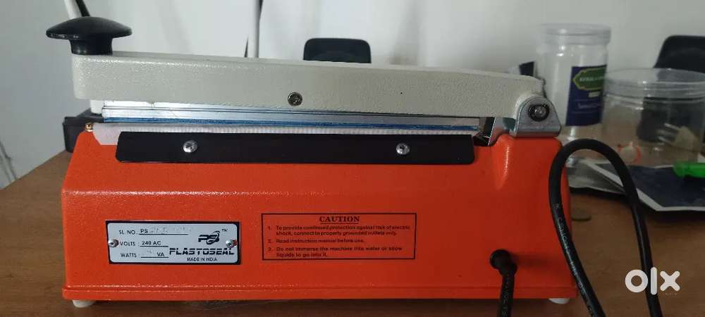 Hand sealing machine