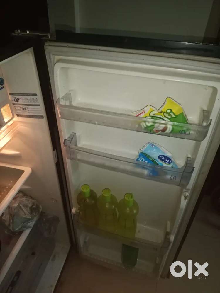 Selling whitlpool fridge