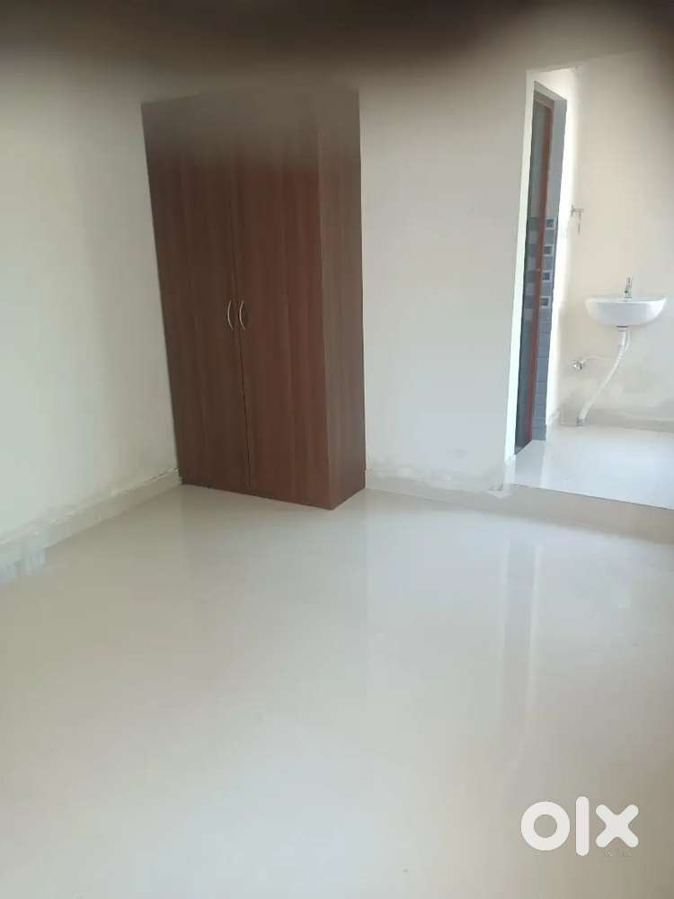 1 bhk 2 nd floor Rs 12,000 for family or bachlear near pattia chak