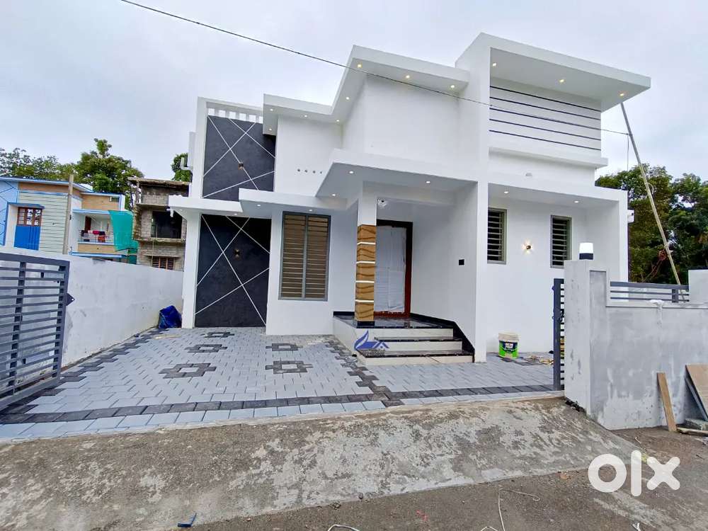 Ready to occupy 3.5cent 3 bedroom attached house for sale.