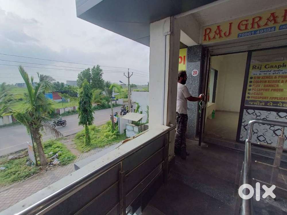 Near Highway Commercial Shop for Sell