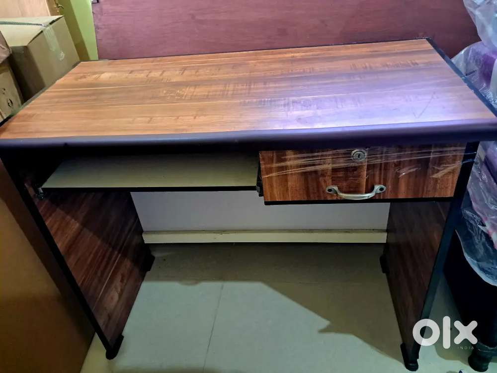Computer table