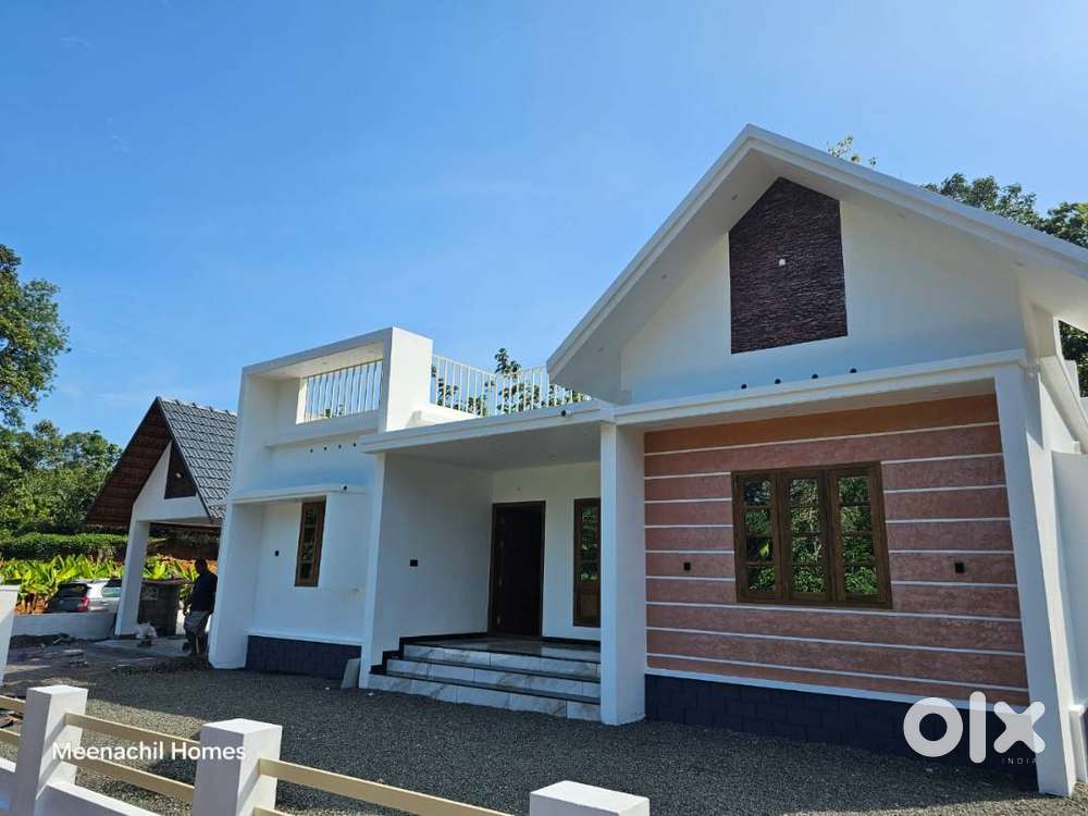 ഈരാറ്റുപേട്ട - കാഞ്ഞിരപ്പള്ളി റോഡിൽ , കേരളത്തനിമയുള്ള സൂപ്പർ വീട്