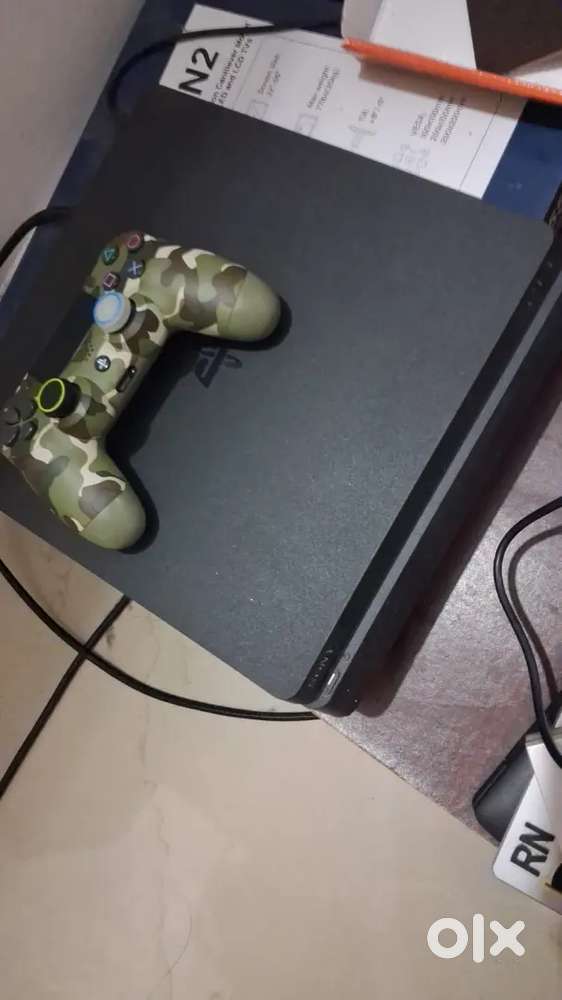 Ps4 1tb slim with 1 cd