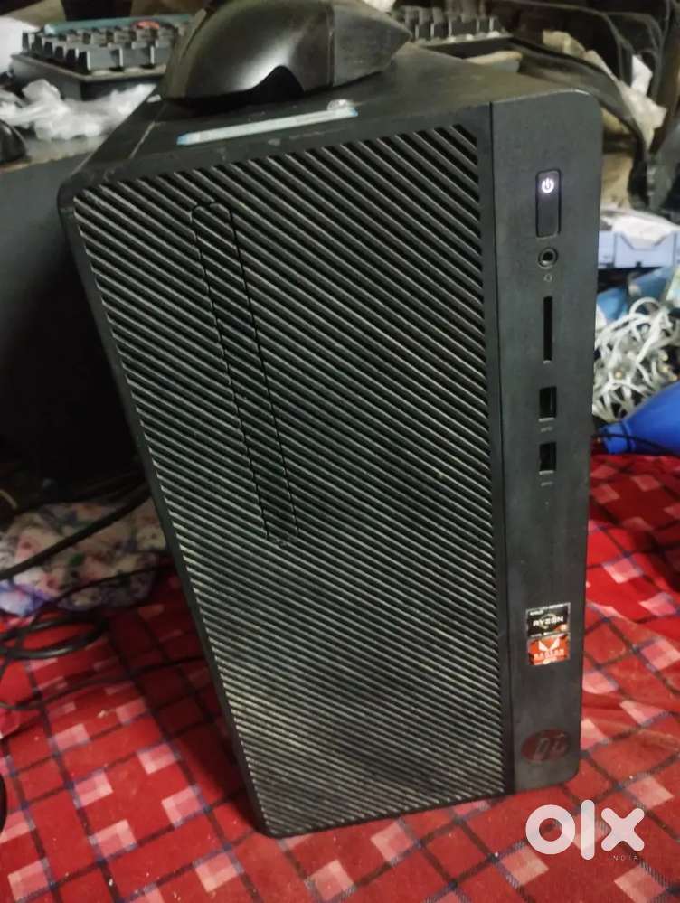 HP Ryzen 3 8GB 1tb HDD 2GB graphic