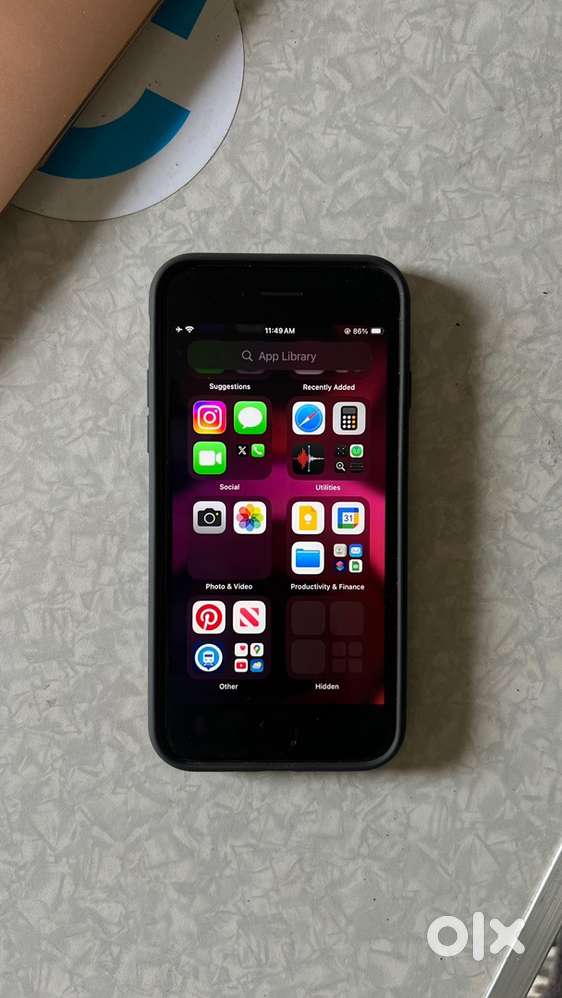 iPhone SE 2020 (92% Battery Health) in mint condition