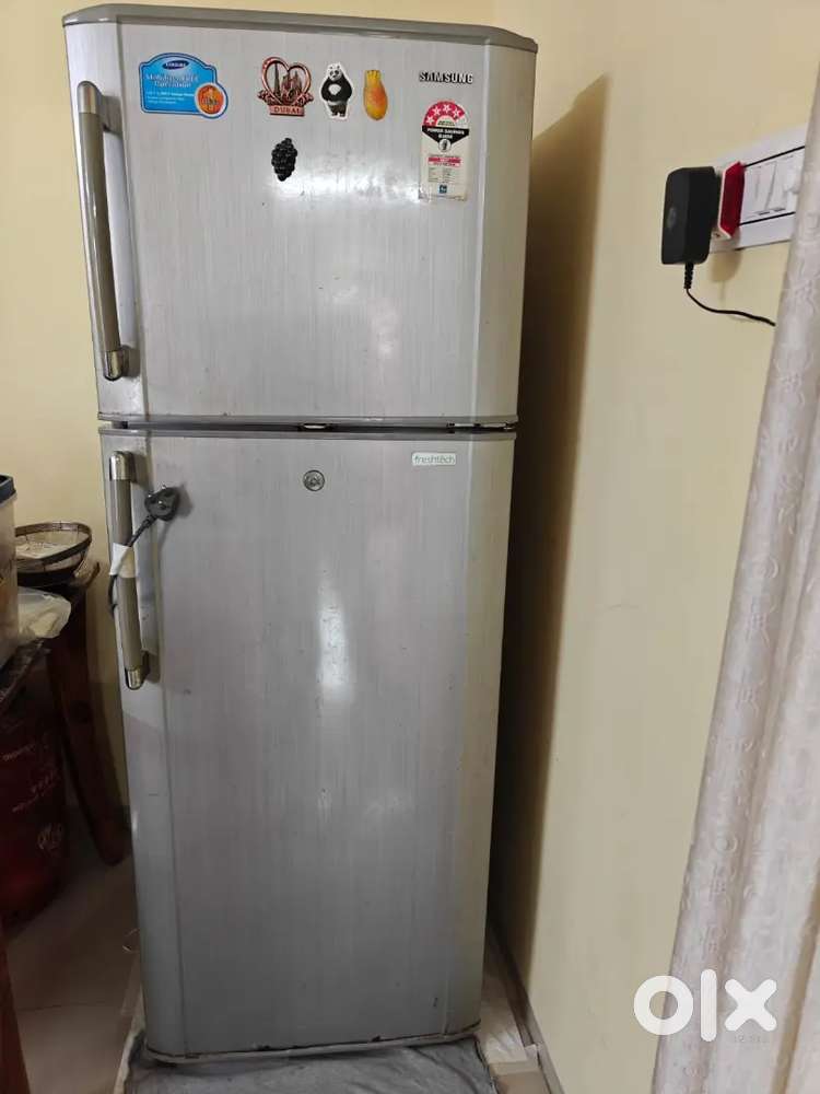 SAMSUNG DOUBLE DOOR FRIDGE 315 LITRES FOR SALE