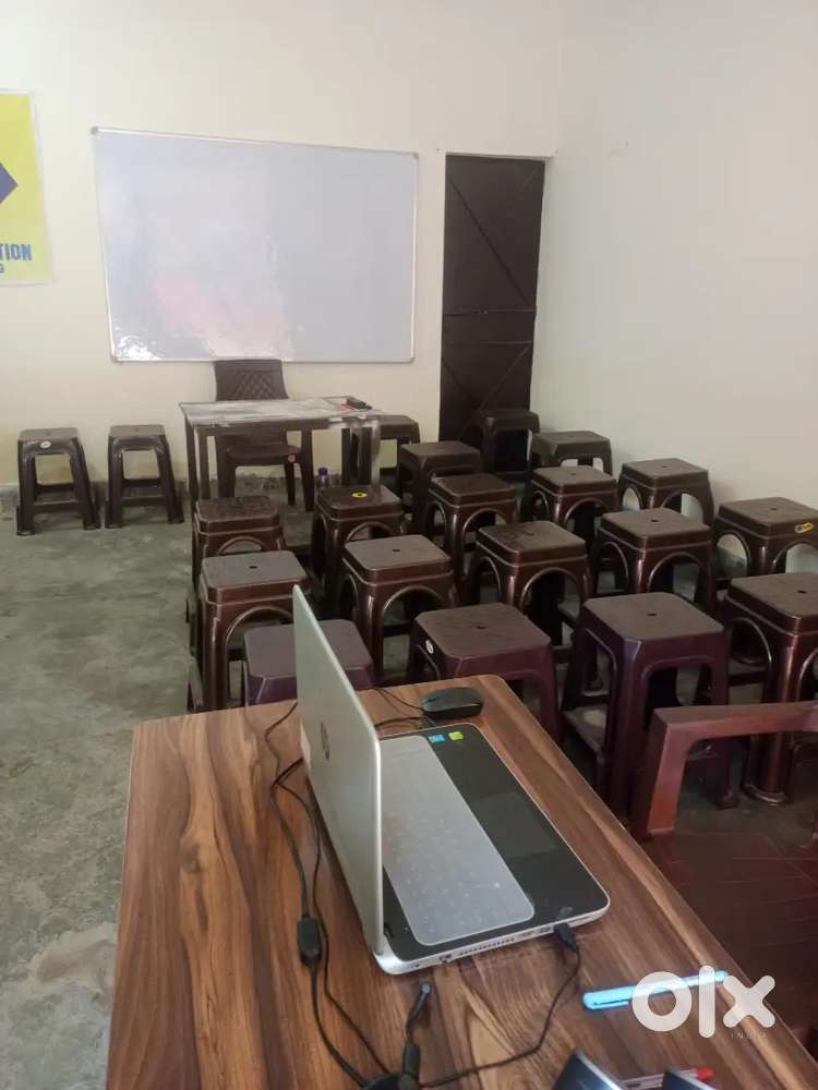 Class Nursery to 5th Keliye Teacher Ki Required Hai