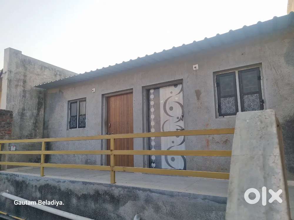 12×12  રૂમ 1 રસોડું 12×8 આગળ 24×7 ની આગાસી+સામે ની બાજુ 12×24 ની અગાસી