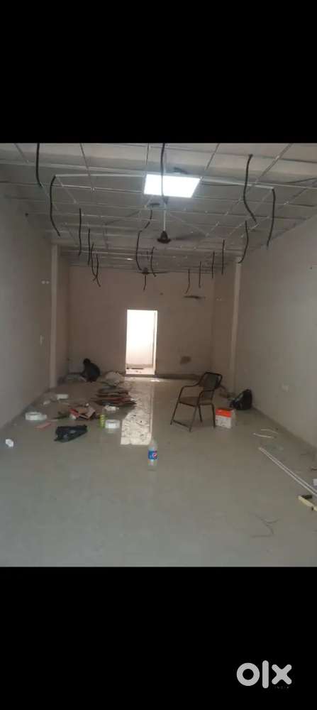 Showroom for Rent with Attached Bathroom & Parking – Prime Location