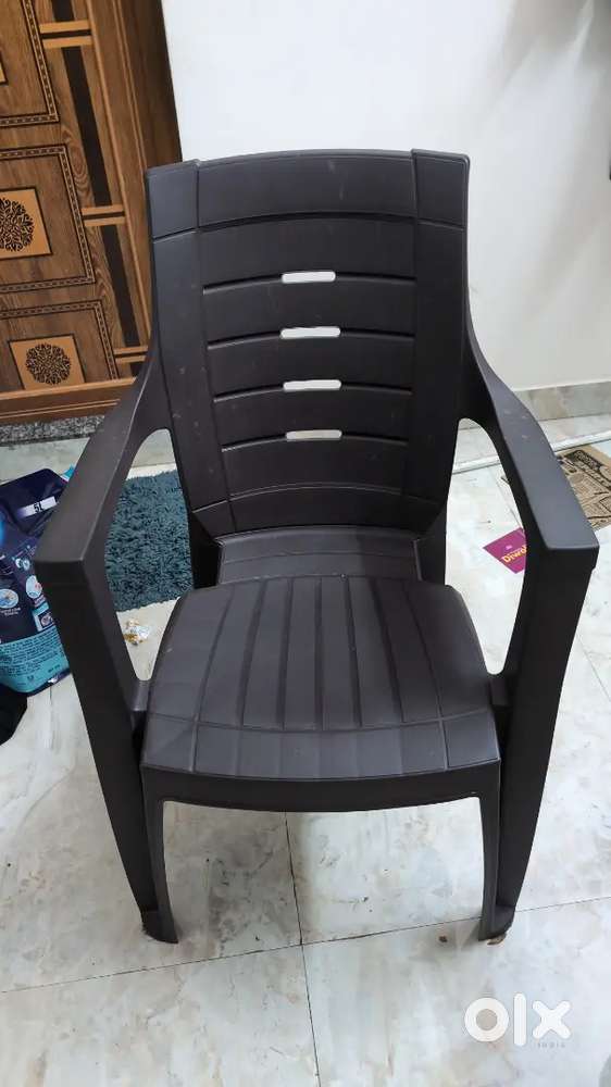 2 chairs(2 months old)