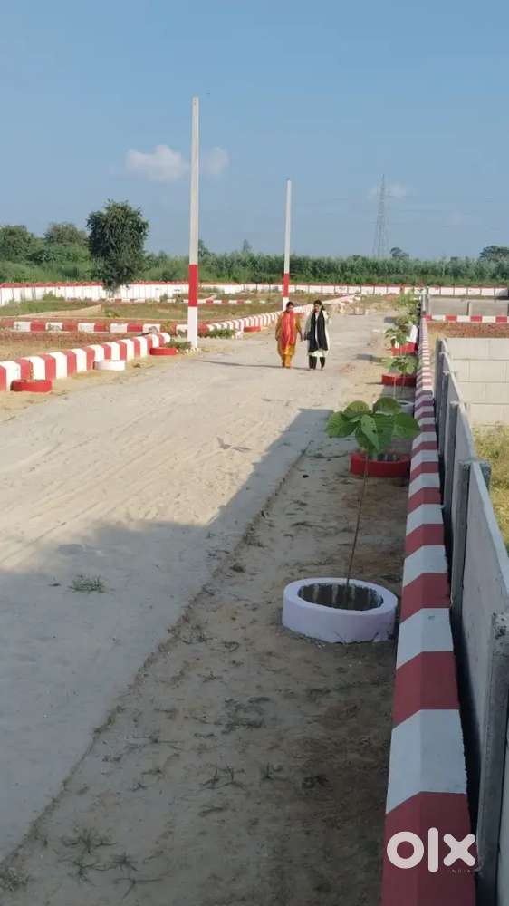 न्यू साइट डामर रोड से लगी हुई साइट बंथरा बाजार के पास