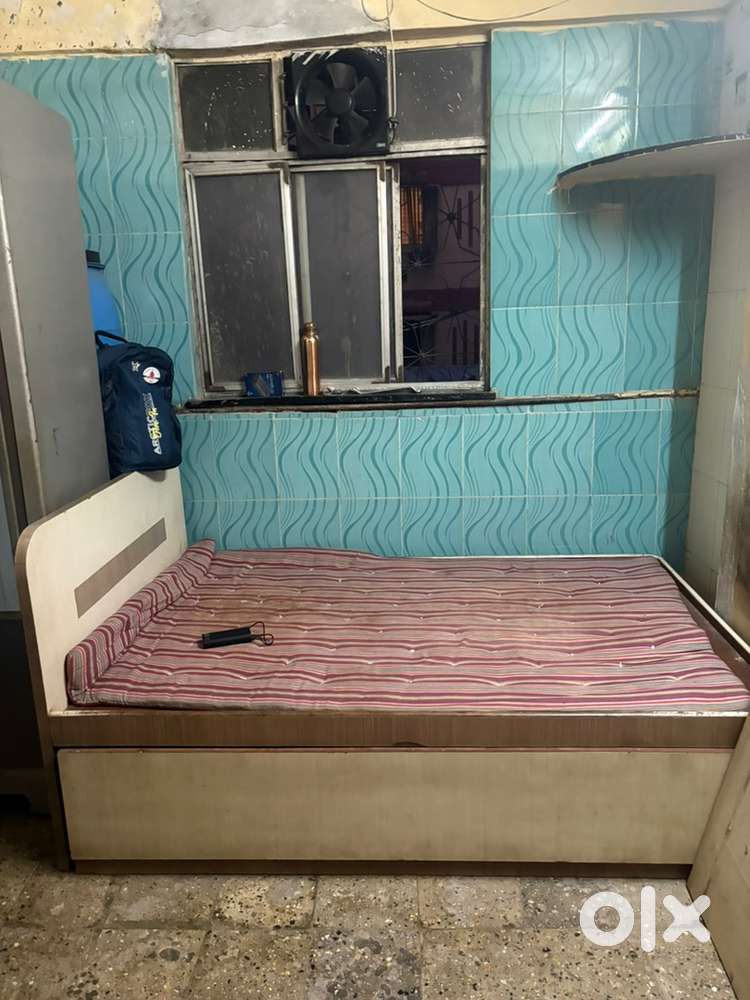  Reason for selling: Shifting to new room / upgrading furniture