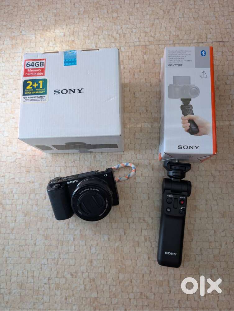 Sony ZV-E10L Mirrorless Vlogging Camera + Bluetooth Grip  Barely Used