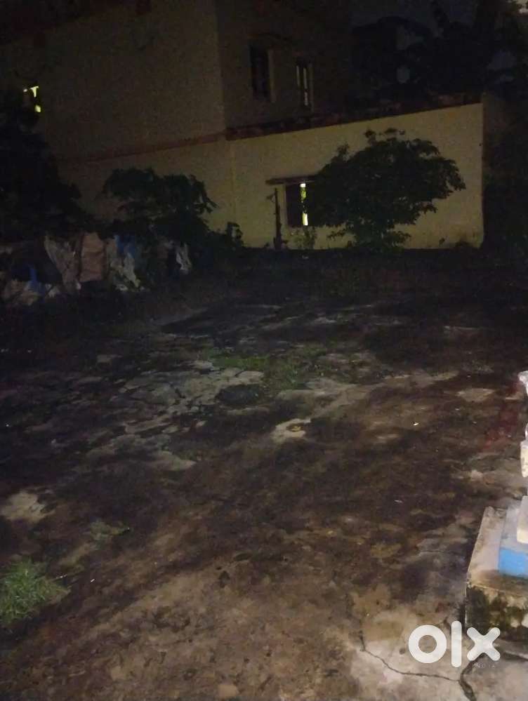 Plot sale  sq 2000