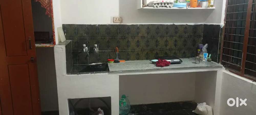 Female flatmate Required