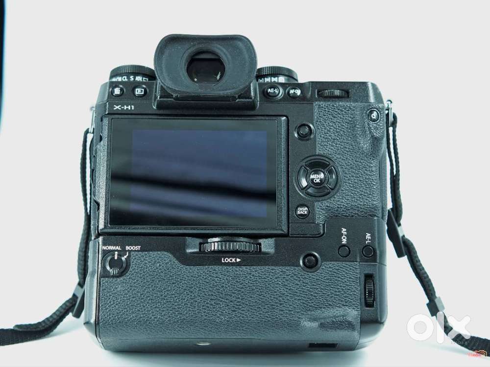 Fujifilm X-H1, grip and 18-55mm f2.8-4 lens