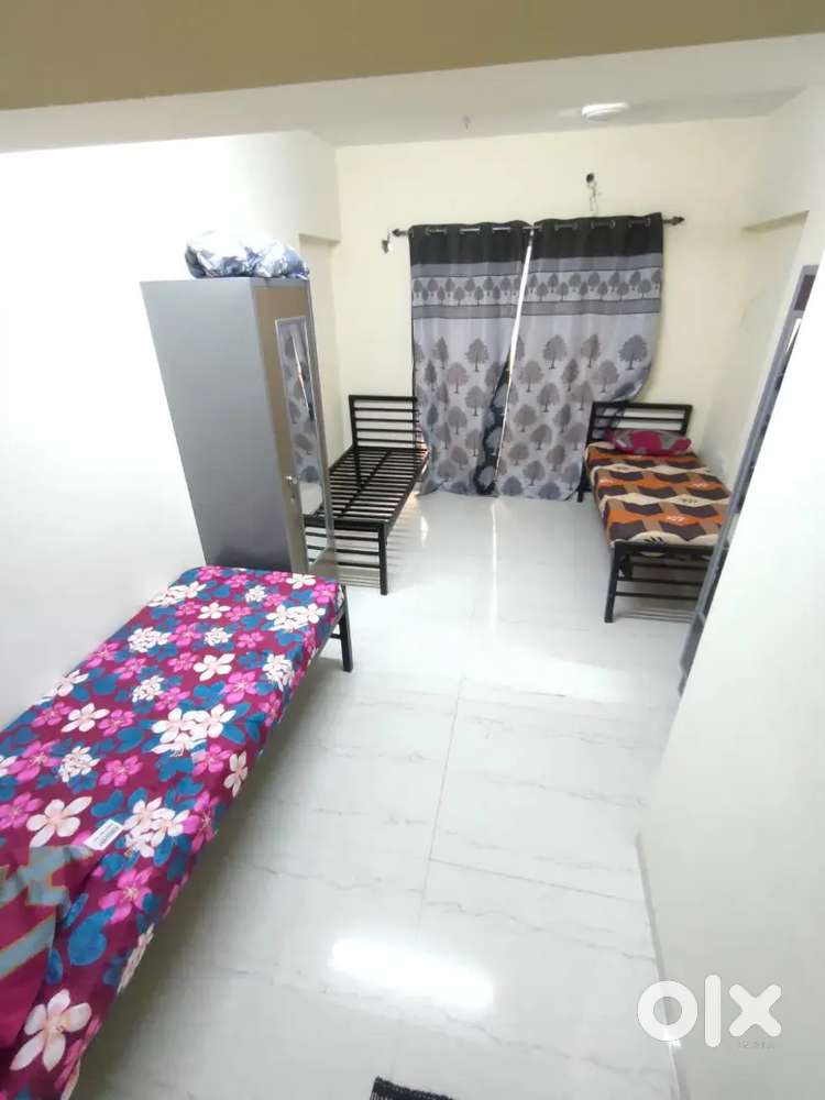 Girls paying guest andheri west near railway station 2 min walking