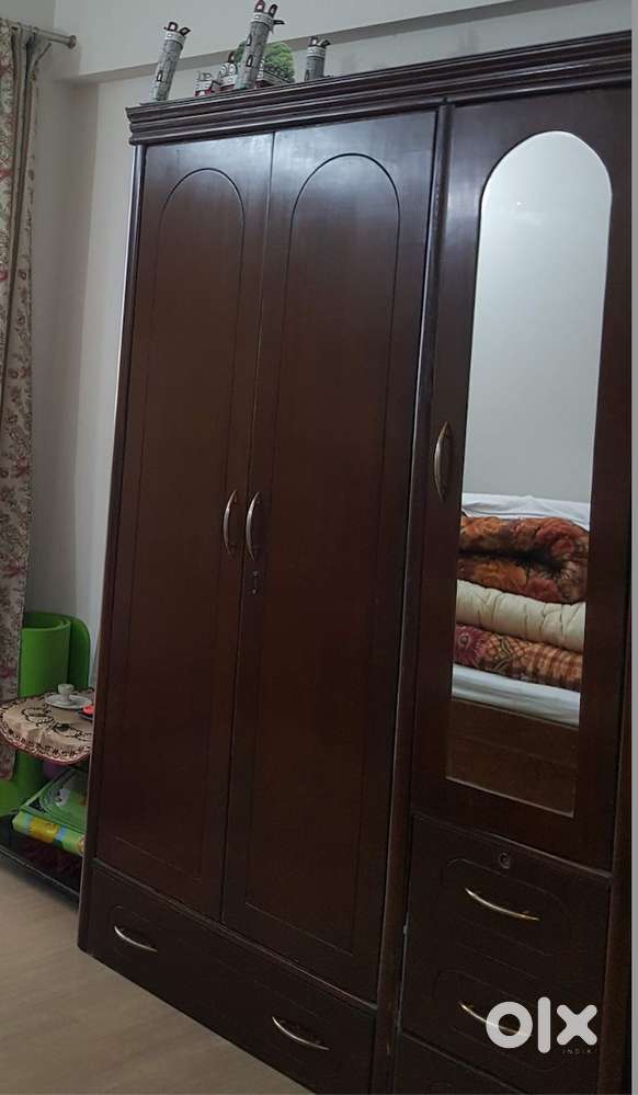 3-Door Almirah with Mirror & Drawers – Hardboard, Used, Low Price