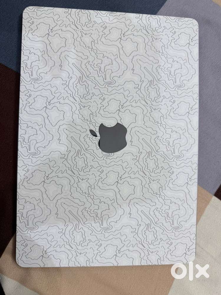 Macbook air M3 8/256