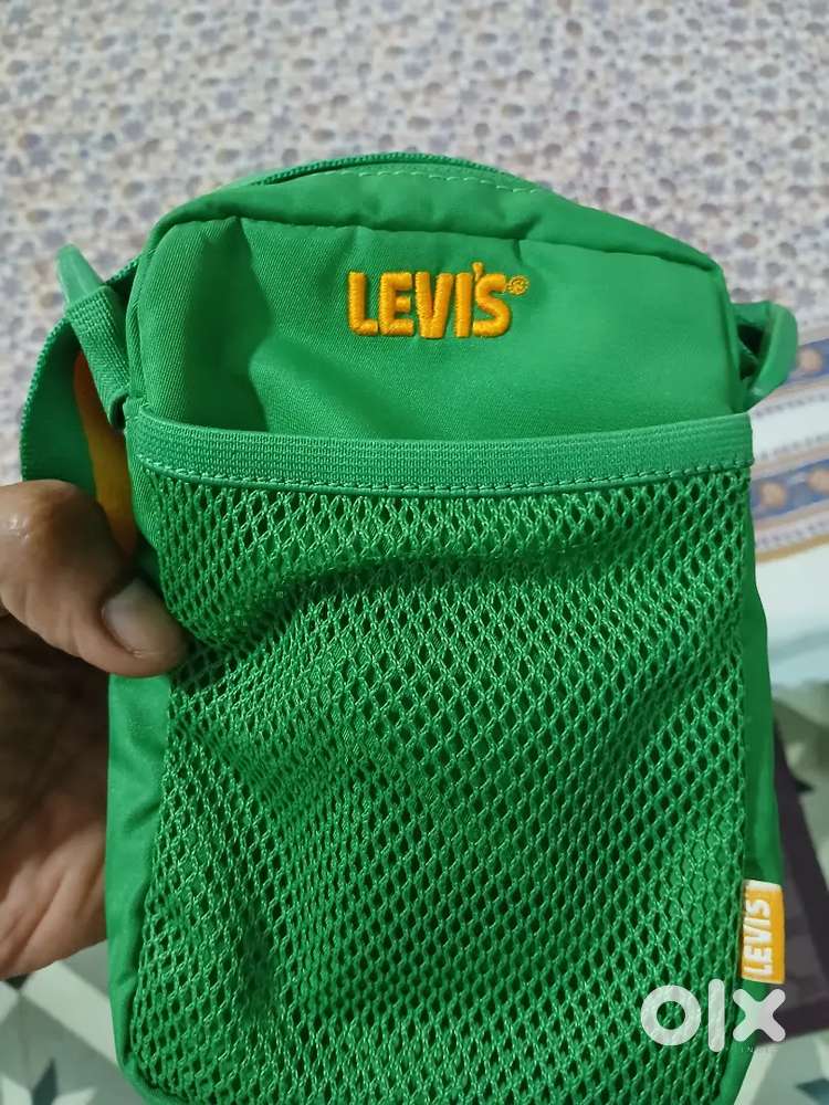 Brand new fashionable Green levi's sling bag