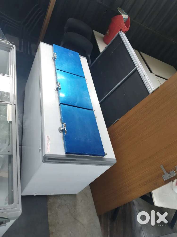 WESTERN E525D320 Hard Top Hatched Triple Door 440L Eutectic Freezer