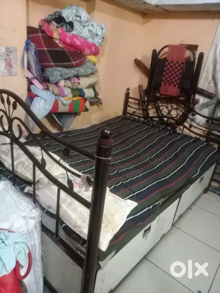 Metal double bed setti... price 7000