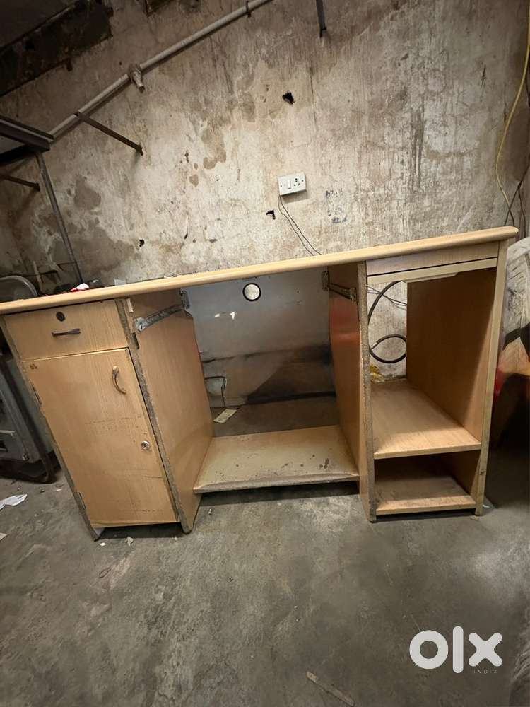 Computer table