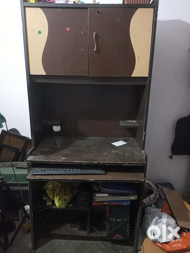 Computer table