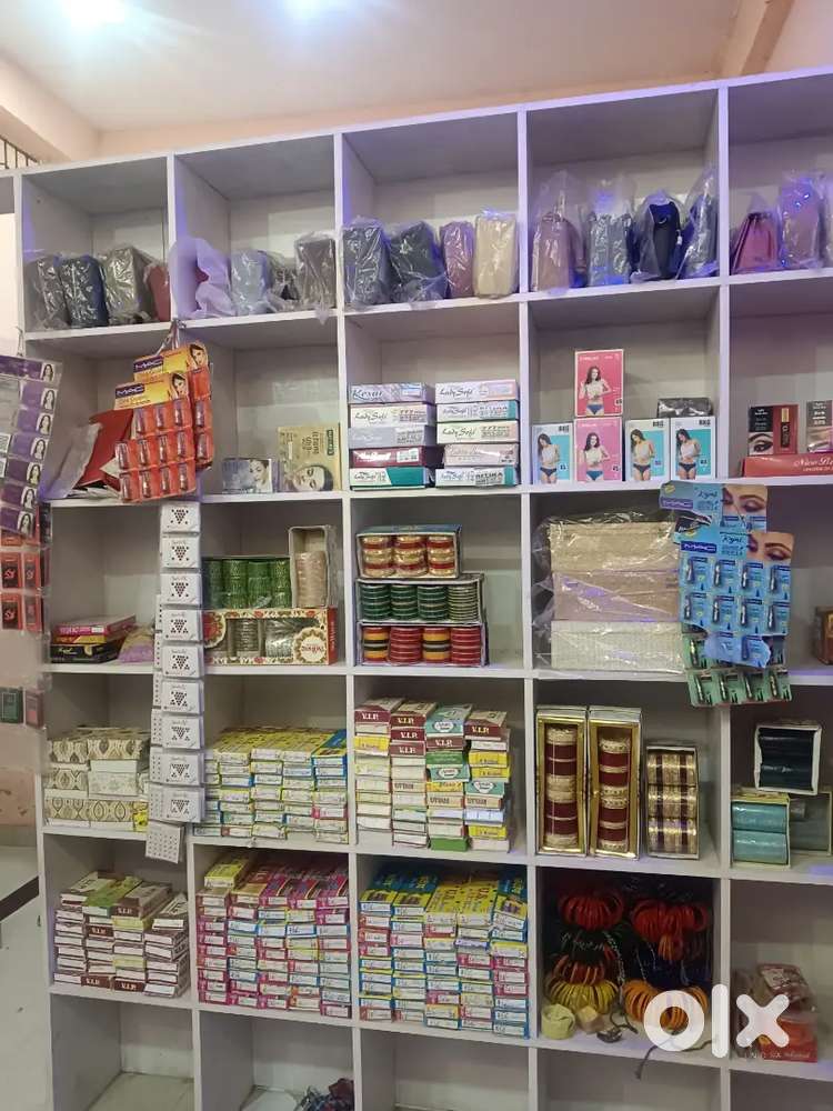 Cosmetic shop with farnichar