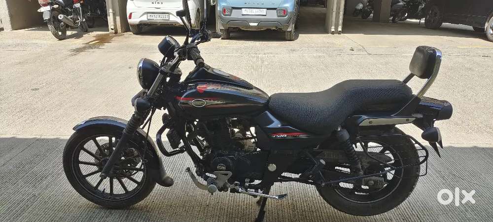 Bajaj Avenger 220 Street