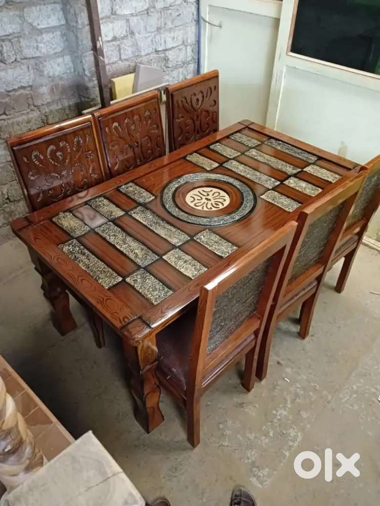 Brand new product with warranty dining table available